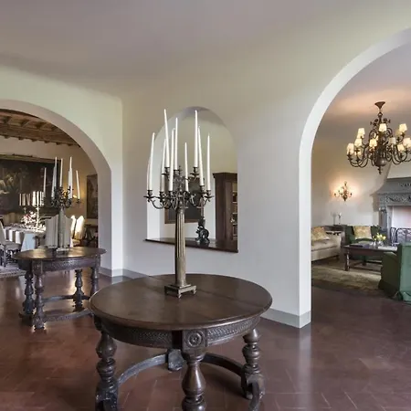 Villa Vecchietto Sleeps 18