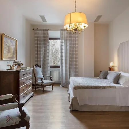 Vecchietto Sleeps 18