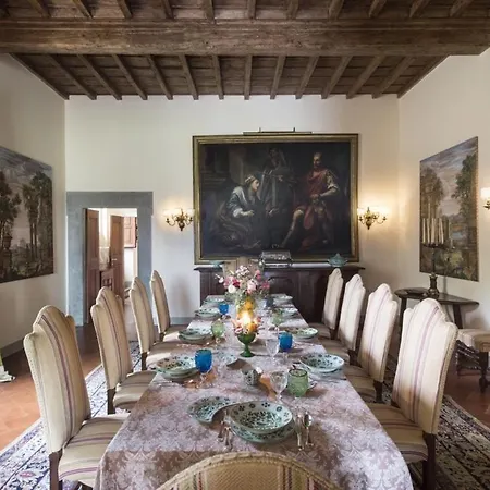 Villa Vecchietto Sleeps 18