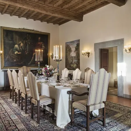Vecchietto Sleeps 18 Villa