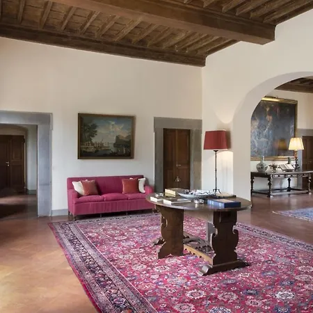 Vecchietto Sleeps 18 Villa