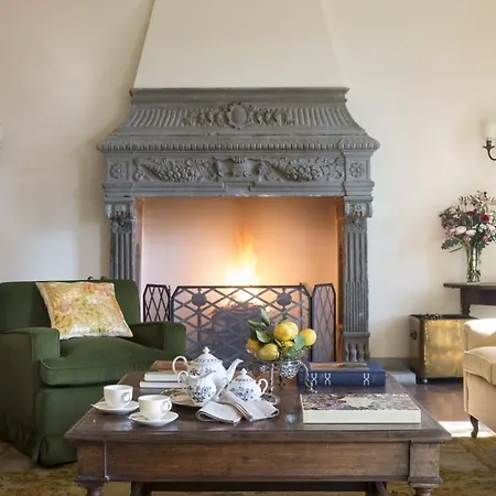 Villa Vecchietto Sleeps 18 *
