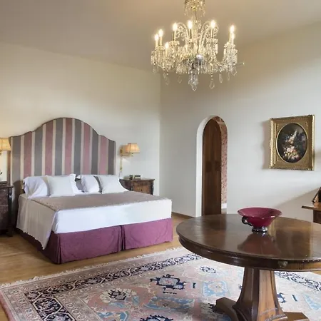 Villa Vecchietto Sleeps 18 *
