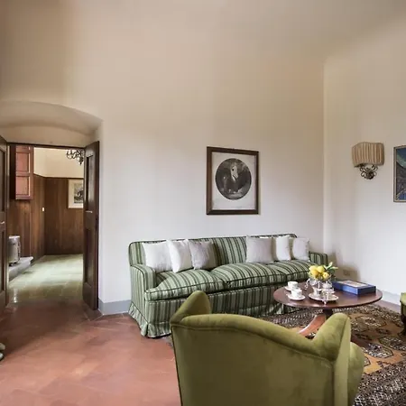 Vecchietto Sleeps 18