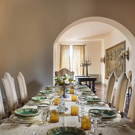 Villa Vecchietto Sleeps 18 *
