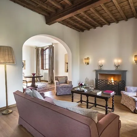 Villa Vecchietto Sleeps 18